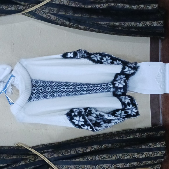 Sweater shawl - Picture 2 of 3